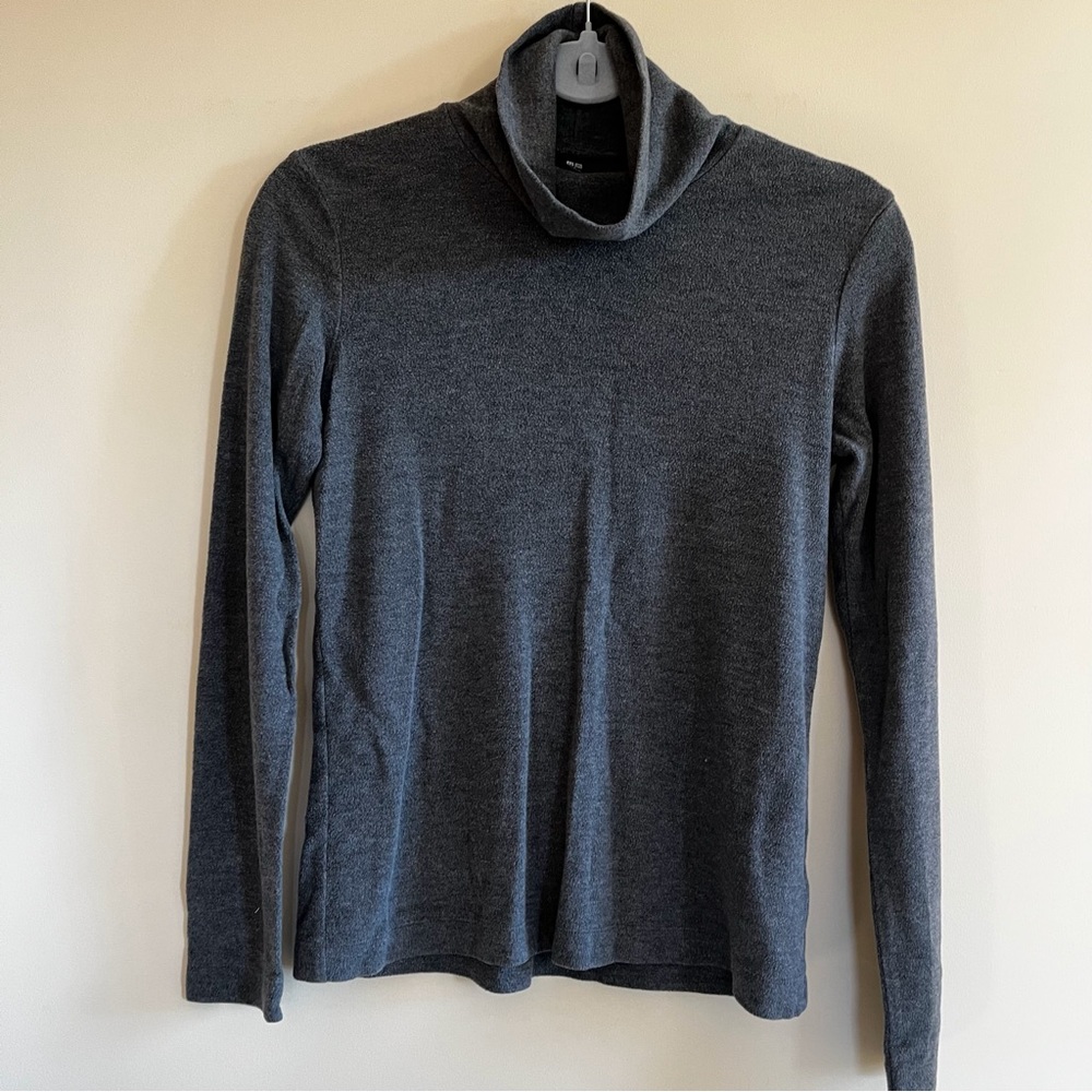 Heattech soft charcoal turtleneck